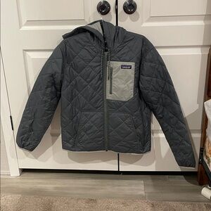 Patagonia sage colored Quilted Jacket with Light Gray Pocket